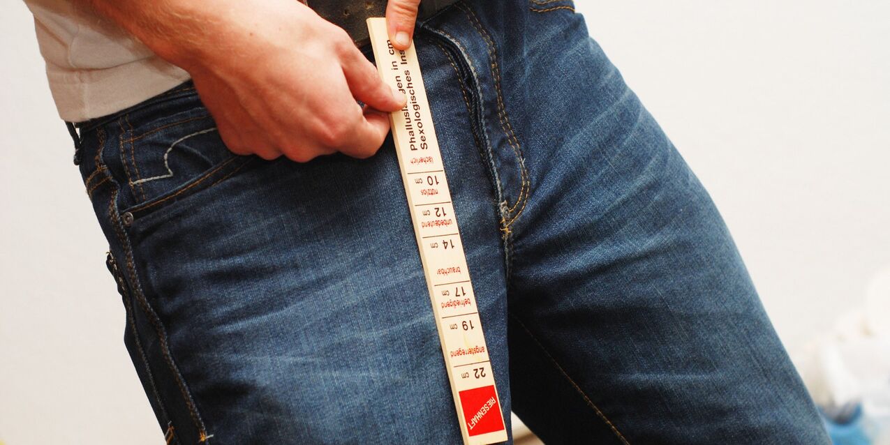 A person measures the length of a member